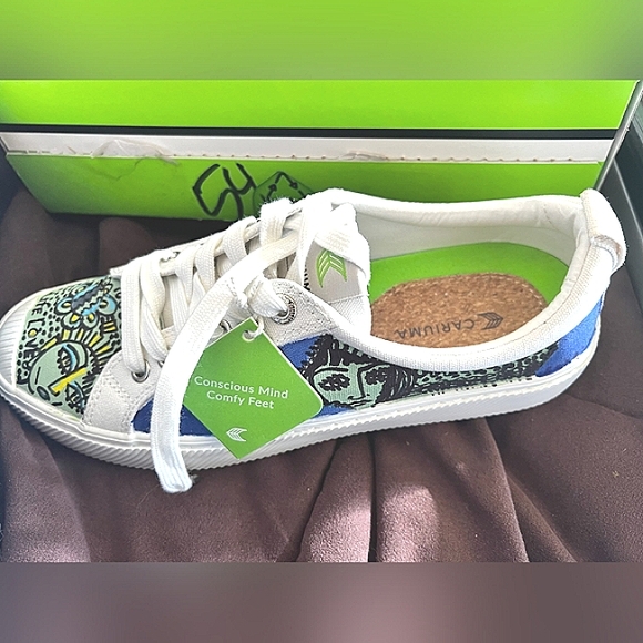 Cariuma Organic Custom Painted Athletic Shoes White Green Modernist Pop Art W9½ - Picture 3 of 5